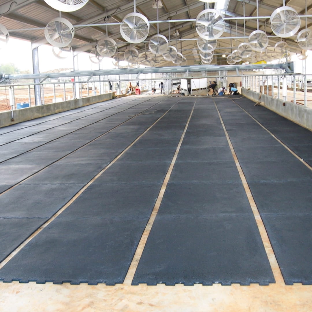 Interlocking mat sets