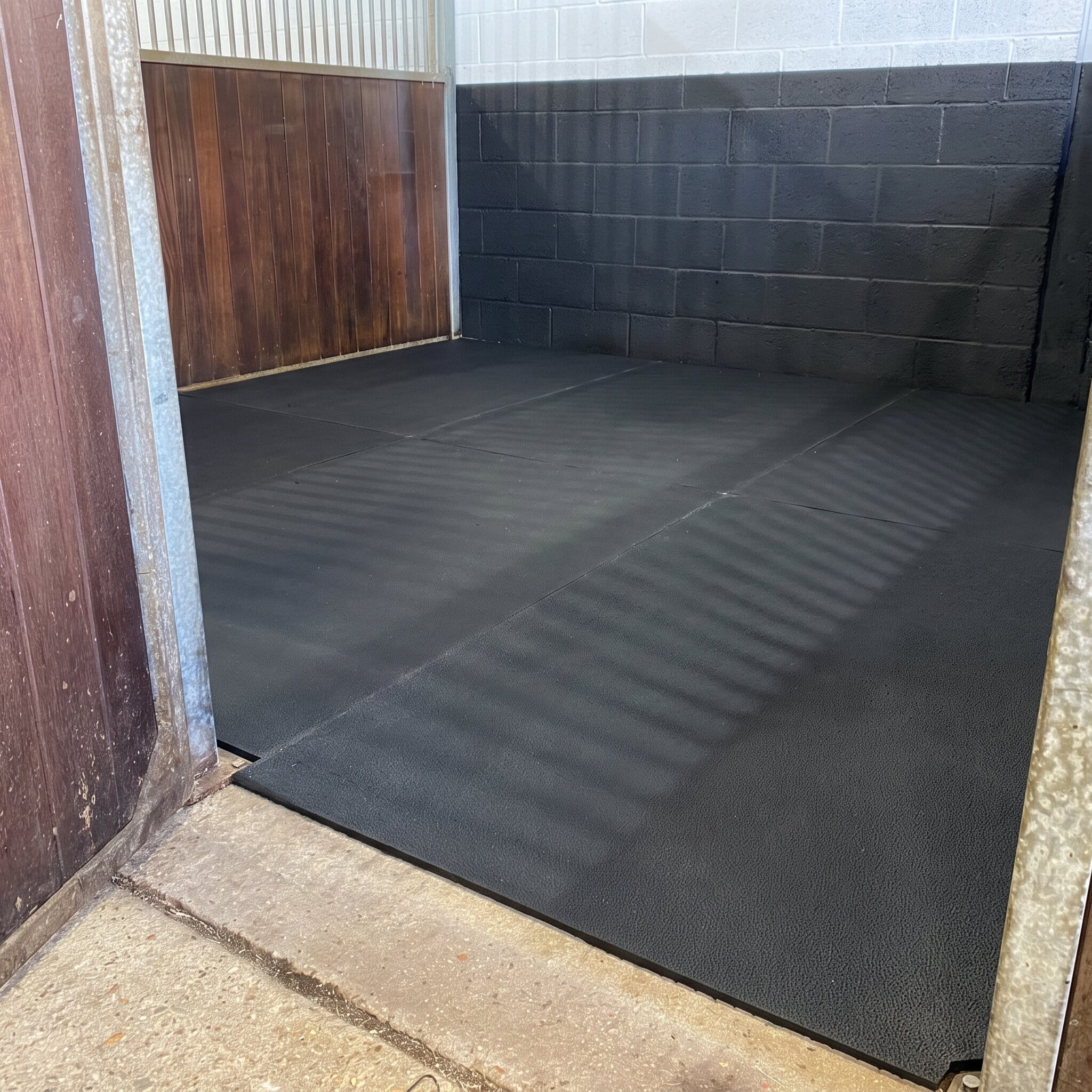 stable mat intershape